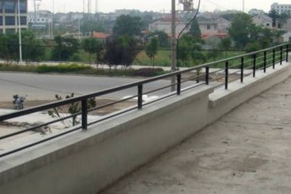 女兒墻開裂原因、危害及其防水處理