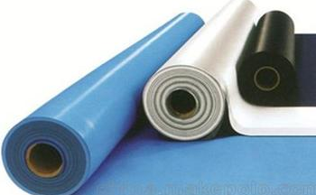 進(jìn)入施工現(xiàn)場(chǎng)的防水卷材怎樣進(jìn)行合格檢驗(yàn)？